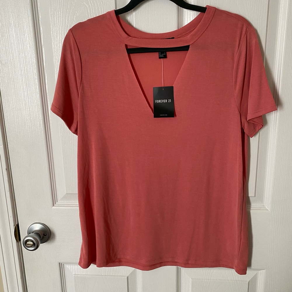 Cut v neck tee